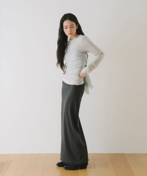 YEARNING（イヤニング）の「DOUBLE LAYERED SHIRRING MAXI SKIRT, CHARCOAL（スカート・レディース・その他・FREE）」の4枚目の写真