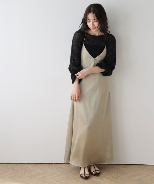 AMELY(エミリー)の「サテンライクキャミソールワンピース(ワンピース・レディース・ベージュ/ブラック/ブルー・フリー)」の11枚目の写真