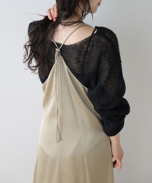 AMELY(エミリー)の「サテンライクキャミソールワンピース(ワンピース・レディース・ベージュ/ブラック/ブルー・フリー)」の13枚目の写真