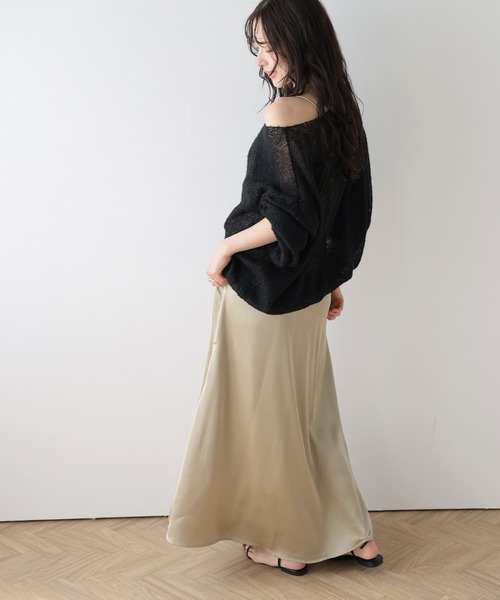 AMELY(エミリー)の「サテンライクキャミソールワンピース(ワンピース・レディース・ベージュ/ブラック/ブルー・フリー)」の15枚目の写真