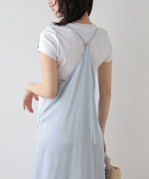 AMELY(エミリー)の「サテンライクキャミソールワンピース(ワンピース・レディース・ベージュ/ブラック/ブルー・フリー)」の18枚目の写真