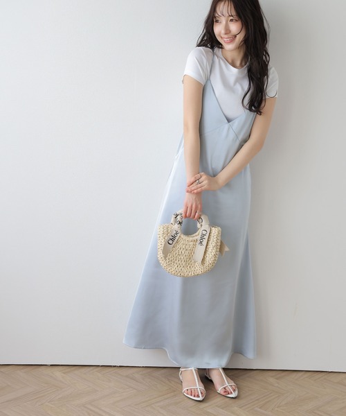 AMELY(エミリー)の「サテンライクキャミソールワンピース(ワンピース・レディース・ベージュ/ブラック/ブルー・フリー)」の19枚目の写真