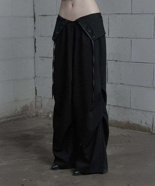 ETRE AU SOMMET(エトレオソメ)の「Panel Line Shirring Wide Slacks (Black)(スラックス・レディース・ブラック・FREE)」の2枚目の写真