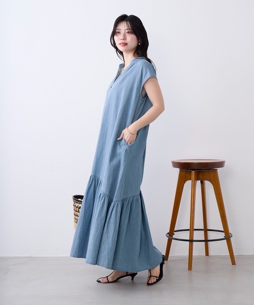 MICA&DEAL(マイカ&ディール)の「スキッパーデニムワンピース(ワンピース・レディース・ライトブルー・FREE)」の2枚目の写真