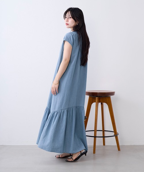 MICA&DEAL(マイカ&ディール)の「スキッパーデニムワンピース(ワンピース・レディース・ライトブルー・FREE)」の4枚目の写真