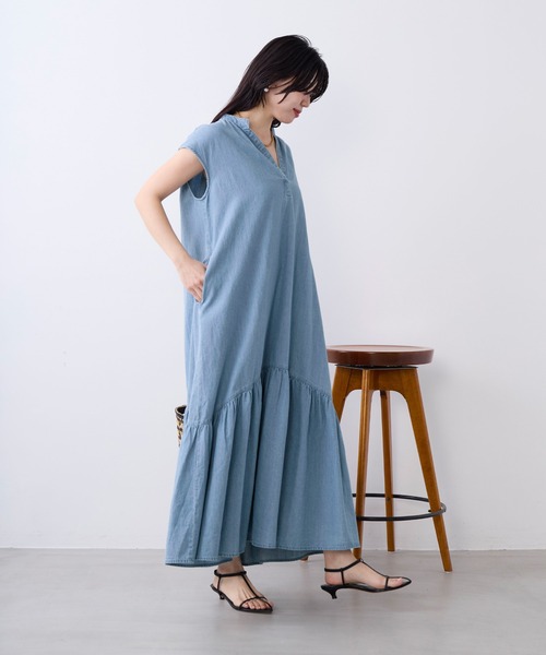 MICA&DEAL(マイカ&ディール)の「スキッパーデニムワンピース(ワンピース・レディース・ライトブルー・FREE)」の5枚目の写真