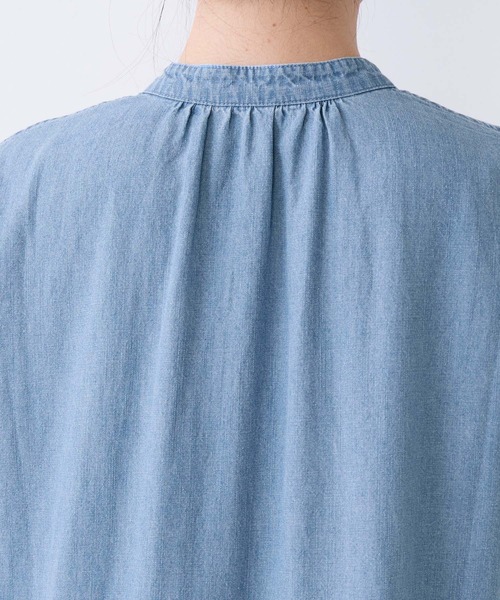 MICA&DEAL(マイカ&ディール)の「スキッパーデニムワンピース(ワンピース・レディース・ライトブルー・FREE)」の13枚目の写真