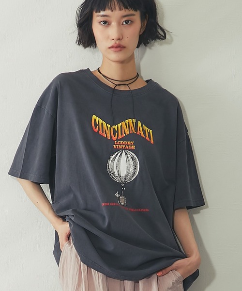ANOTHER S(アナザーエス)の「ヴィンテージプリントオーバーサイズロンT(Tシャツ/カットソー・レディース・チャコールグレー/オレンジ/グレイッシュベージュ・M)」の6枚目の写真