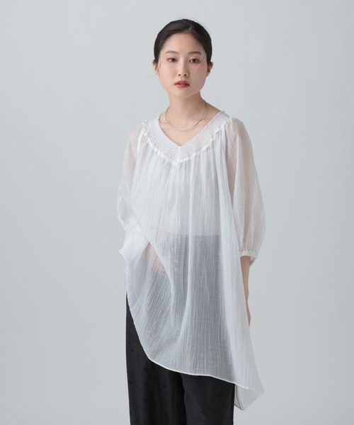 LEPSIM(レプシィム)の「ネックギャザーVチュニックSS 668078(シャツ/ブラウス・レディース・オフホワイト/チェリーレッド/ブラウン/ブラック・FREE)」の14枚目の写真
