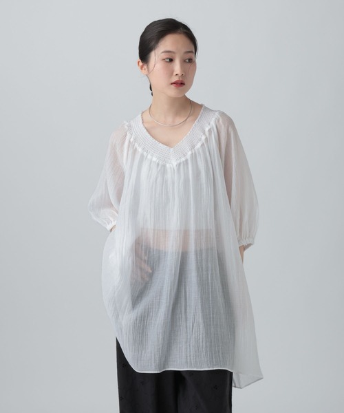 LEPSIM(レプシィム)の「ネックギャザーVチュニックSS 668078(シャツ/ブラウス・レディース・オフホワイト/チェリーレッド/ブラウン/ブラック・FREE)」の15枚目の写真