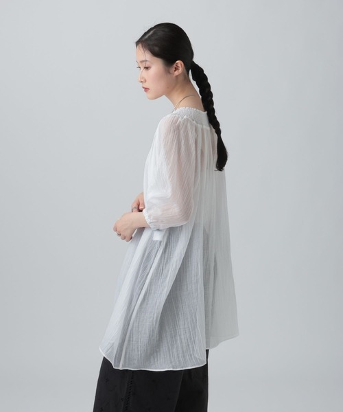 LEPSIM(レプシィム)の「ネックギャザーVチュニックSS 668078(シャツ/ブラウス・レディース・オフホワイト/チェリーレッド/ブラウン/ブラック・FREE)」の16枚目の写真