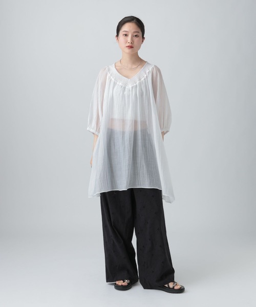 LEPSIM(レプシィム)の「ネックギャザーVチュニックSS 668078(シャツ/ブラウス・レディース・オフホワイト/チェリーレッド/ブラウン/ブラック・FREE)」の17枚目の写真