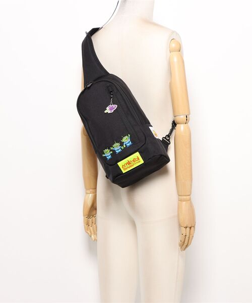 Manhattan Portage（マンハッタンポーテージ）の「Little Italy Crossbody Bag / TOY STORY（ボディバッグ/ウエストポーチ・レディース・ブラック・X-SMALL）」の19枚目の写真
