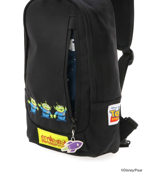Manhattan Portage（マンハッタンポーテージ）の「Little Italy Crossbody Bag / TOY STORY（ボディバッグ/ウエストポーチ・レディース・ブラック・X-SMALL）」の7枚目の写真
