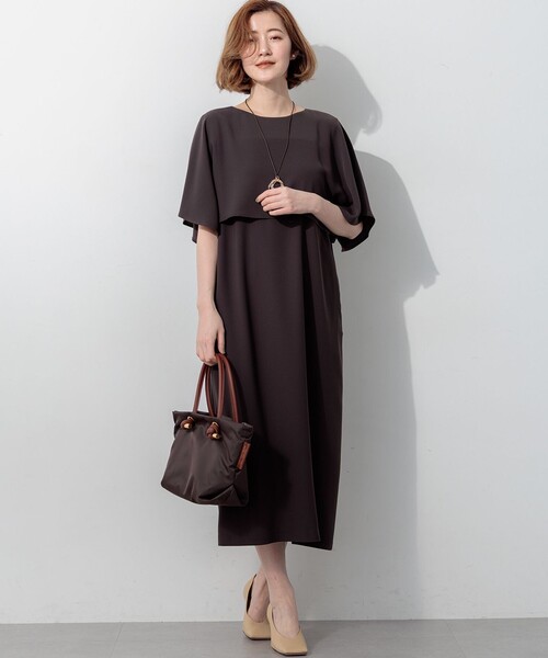 23区 L（ニジュウサンクオオキイサイズ）の「ストレッチジョーゼット ケープ風ワンピース（ワンピース・レディース・ダークブラウン系/ダルブルー系/ネイビー系・44/46）」の4枚目の写真