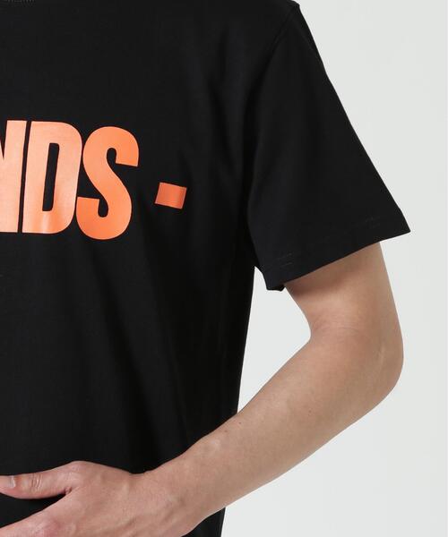 VLONE(ヴィーロン)の「VLONE/ヴィーロン/CLASSIC LOGO-FRIENDS TEE(Tシャツ/カットソー・メンズ・ブラック・L/XL/M)」の9枚目の写真