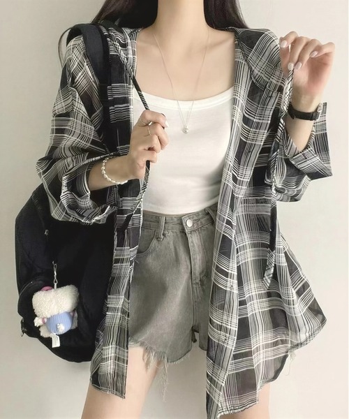 yuue' ( wear )(ユーイ)の「オーバーサイズチェック柄シアーシャツパーカー/冷房対策(パーカー・レディース・ブラック/ホワイト・FREE)」の1枚目の写真