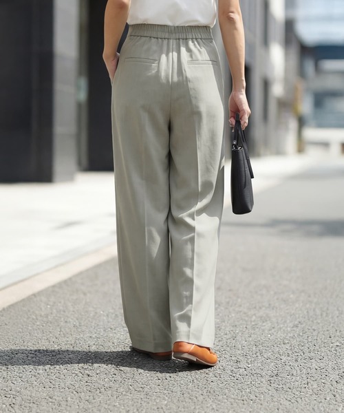 STYLE DELI(スタイルデリ)の「サラッと涼感ストレートタックパンツ73cm(スラックス・レディース・サンドグレー/ブラック・L/FREE)」の4枚目の写真