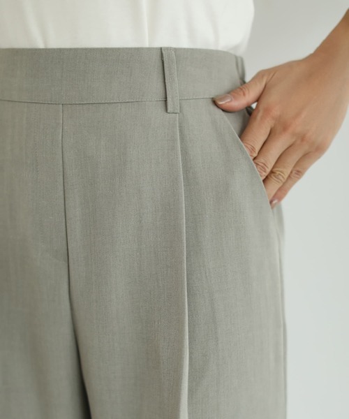 STYLE DELI(スタイルデリ)の「サラッと涼感ストレートタックパンツ73cm(スラックス・レディース・サンドグレー/ブラック・L/FREE)」の14枚目の写真