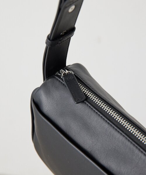 ear PAPILLONNER(イアパピヨネ)の「sampo×earコラボスワローマチショルダーバッグS《本革》(ショルダーバッグ・レディース・キャメル/ブラック・FREE)」の5枚目の写真