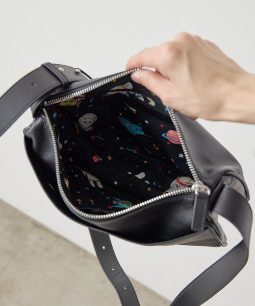 ear PAPILLONNER(イアパピヨネ)の「sampo×earコラボスワローマチショルダーバッグS《本革》(ショルダーバッグ・レディース・キャメル/ブラック・FREE)」の4枚目の写真
