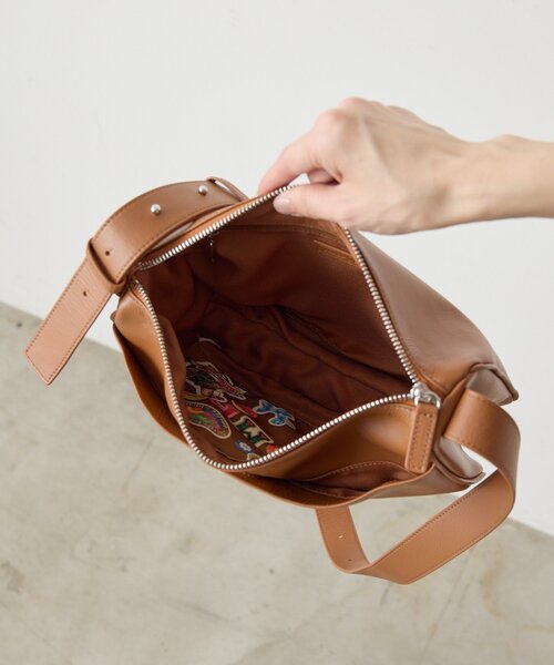 ear PAPILLONNER(イアパピヨネ)の「sampo×earコラボスワローマチショルダーバッグS《本革》(ショルダーバッグ・レディース・キャメル/ブラック・FREE)」の17枚目の写真