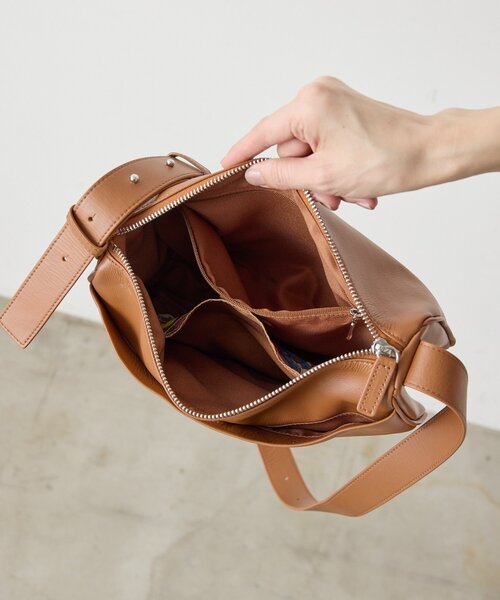 ear PAPILLONNER(イアパピヨネ)の「sampo×earコラボスワローマチショルダーバッグS《本革》(ショルダーバッグ・レディース・キャメル/ブラック・FREE)」の16枚目の写真