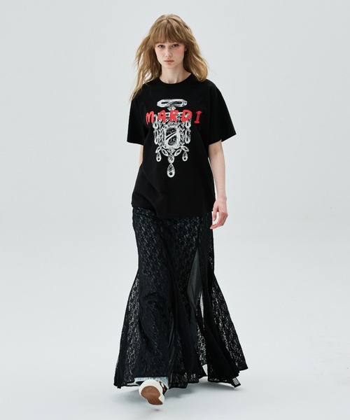 Mardi Mercredi（マルディメクルディ）の「TSHIRT BIJOU BRUSH LOGO MARDI / Tシャツ ビジュー ブラッシュ ロゴ マルディ（Tシャツ/カットソー・レディース・ブラック×レッド・FREE）」の4枚目の写真
