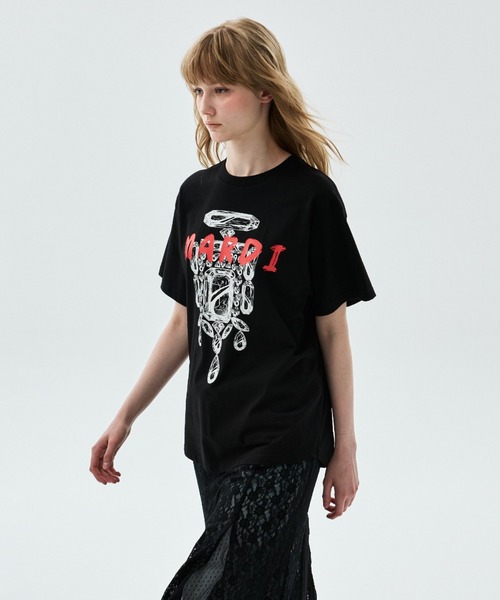 Mardi Mercredi（マルディメクルディ）の「TSHIRT BIJOU BRUSH LOGO MARDI / Tシャツ ビジュー ブラッシュ ロゴ マルディ（Tシャツ/カットソー・レディース・ブラック×レッド・FREE）」の3枚目の写真