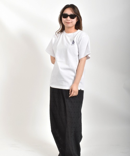 ムラサキスポーツ(ムラサキスポーツ)の「【ムラサキスポーツ限定】MURASAKI ムラサキ × VOLCOM ボルコム 半袖 コラボレーション Tシャツ BG05CU03(Tシャツ/カットソー・レディース・ホワイト/イエロー・M/L)」の5枚目の写真