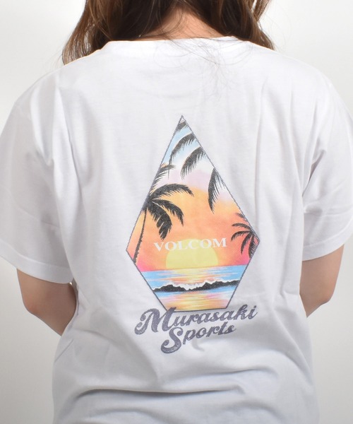 ムラサキスポーツ(ムラサキスポーツ)の「【ムラサキスポーツ限定】MURASAKI ムラサキ × VOLCOM ボルコム 半袖 コラボレーション Tシャツ BG05CU03(Tシャツ/カットソー・レディース・ホワイト/イエロー・M/L)」の7枚目の写真