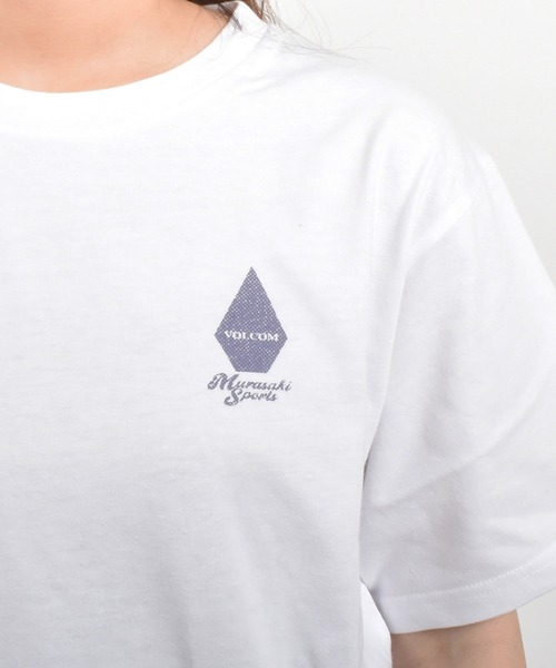 ムラサキスポーツ(ムラサキスポーツ)の「【ムラサキスポーツ限定】MURASAKI ムラサキ × VOLCOM ボルコム 半袖 コラボレーション Tシャツ BG05CU03(Tシャツ/カットソー・レディース・ホワイト/イエロー・M/L)」の8枚目の写真