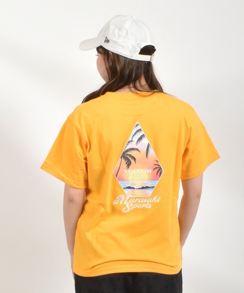 ムラサキスポーツ(ムラサキスポーツ)の「【ムラサキスポーツ限定】MURASAKI ムラサキ × VOLCOM ボルコム 半袖 コラボレーション Tシャツ BG05CU03(Tシャツ/カットソー・レディース・ホワイト/イエロー・M/L)」の12枚目の写真