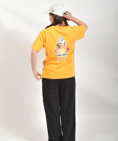 ムラサキスポーツ(ムラサキスポーツ)の「【ムラサキスポーツ限定】MURASAKI ムラサキ × VOLCOM ボルコム 半袖 コラボレーション Tシャツ BG05CU03(Tシャツ/カットソー・レディース・ホワイト/イエロー・M/L)」の14枚目の写真