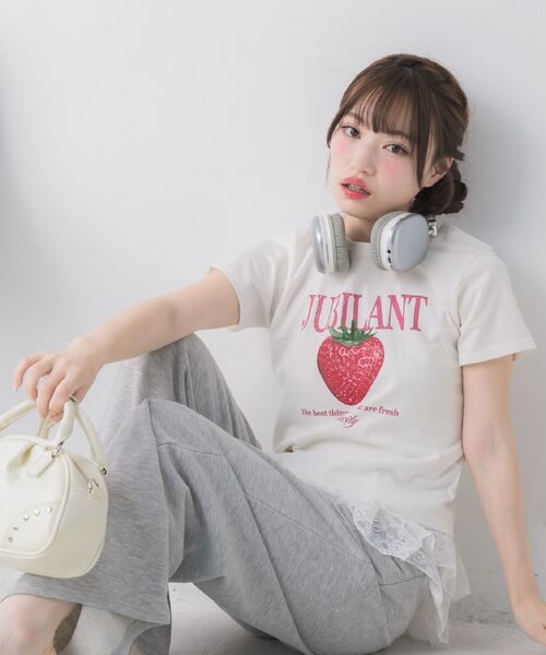 ems excite(エムズエキサイト)の「ストロベリープリントTシャツ(Tシャツ/カットソー・レディース・ホワイト/ピンク/ブラック・FREE)」の5枚目の写真