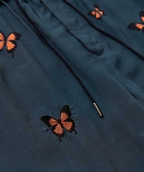 mando（マンド）の「mando / DADAIST BUTTERFLY PANTS《ESTNATION EXCLUSIVE》（その他パンツ・メンズ・ダークブラック/ライトホワイト・2/3）」の12枚目の写真