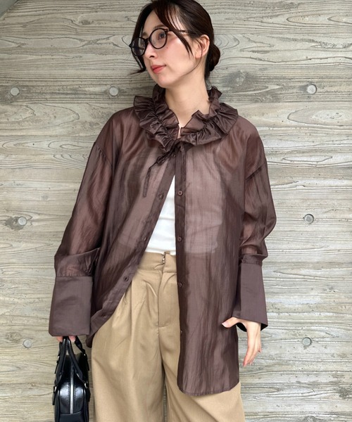 MYMOOD.(マイムード)の「襟フリルロングスリーブシアーブラウス 冷房対策/日焼け予防シャツ(シャツ/ブラウス・レディース・オフホワイト/ブラウン/ブラック/ブルー・FREE)」の5枚目の写真