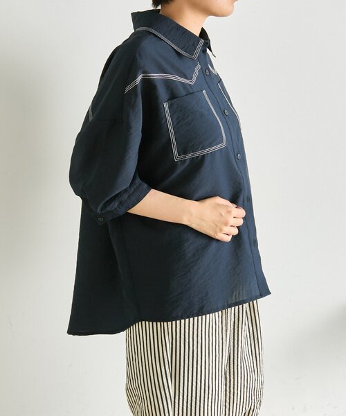 ear PAPILLONNER(イアパピヨネ)の「シアーデニムシャツ【SUM1 STYLE】(シャツ/ブラウス・レディース・ネイビー・FREE)」の4枚目の写真