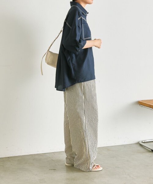 ear PAPILLONNER(イアパピヨネ)の「シアーデニムシャツ【SUM1 STYLE】(シャツ/ブラウス・レディース・ネイビー・FREE)」の9枚目の写真