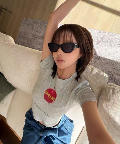 Achic(アシック)の「アップルモチーフコンパクト半袖Tシャツ(Tシャツ/カットソー・レディース・グレー/ブラック・M)」の5枚目の写真