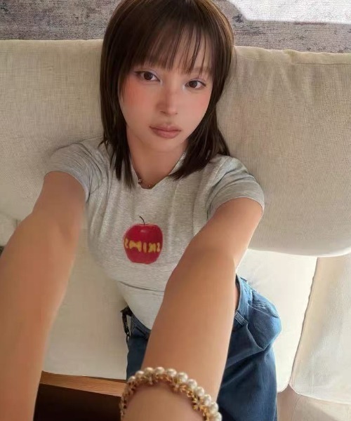 Achic(アシック)の「アップルモチーフコンパクト半袖Tシャツ(Tシャツ/カットソー・レディース・グレー/ブラック・M)」の6枚目の写真