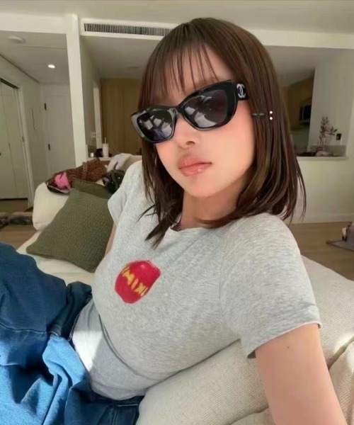 Achic(アシック)の「アップルモチーフコンパクト半袖Tシャツ(Tシャツ/カットソー・レディース・グレー/ブラック・M)」の8枚目の写真