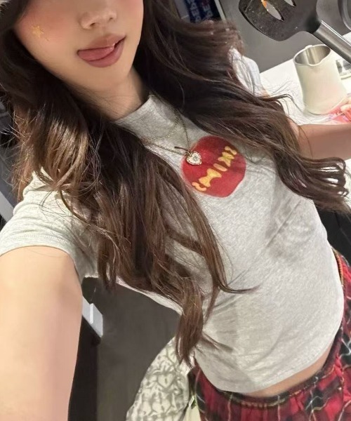 Achic(アシック)の「アップルモチーフコンパクト半袖Tシャツ(Tシャツ/カットソー・レディース・グレー/ブラック・M)」の11枚目の写真