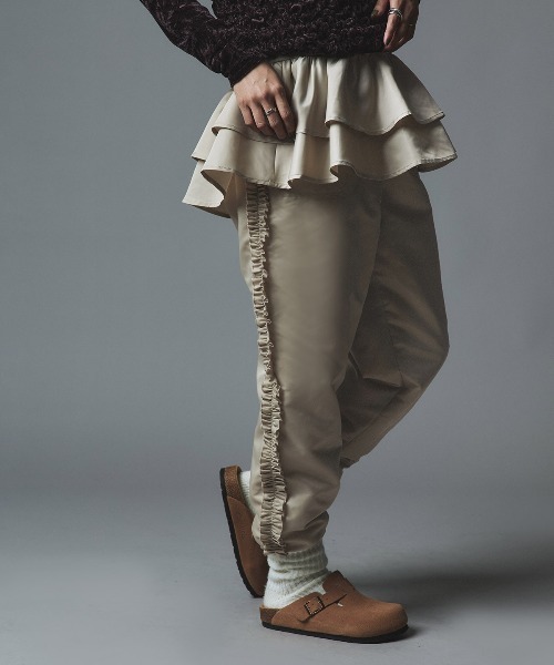 W:Huku(フーク)の「【W:Huku / ナイロンオックス】キルティング フリル パンツ / Nylon Oxford Quilted Frill Pants(その他パンツ・レディース・カーキ/ライトベージュ・FREE)」の3枚目の写真