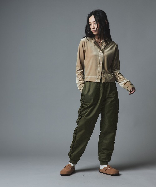 W:Huku(フーク)の「【W:Huku / ナイロンオックス】キルティング フリル パンツ / Nylon Oxford Quilted Frill Pants(その他パンツ・レディース・カーキ/ライトベージュ・FREE)」の8枚目の写真