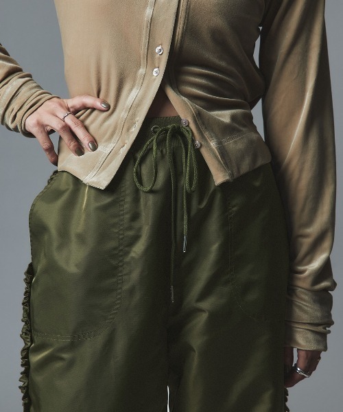 W:Huku(フーク)の「【W:Huku / ナイロンオックス】キルティング フリル パンツ / Nylon Oxford Quilted Frill Pants(その他パンツ・レディース・カーキ/ライトベージュ・FREE)」の9枚目の写真