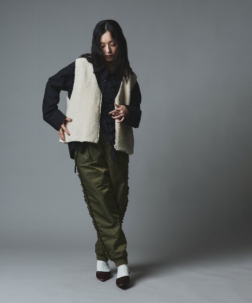 W:Huku(フーク)の「【W:Huku / ナイロンオックス】キルティング フリル パンツ / Nylon Oxford Quilted Frill Pants(その他パンツ・レディース・カーキ/ライトベージュ・FREE)」の10枚目の写真