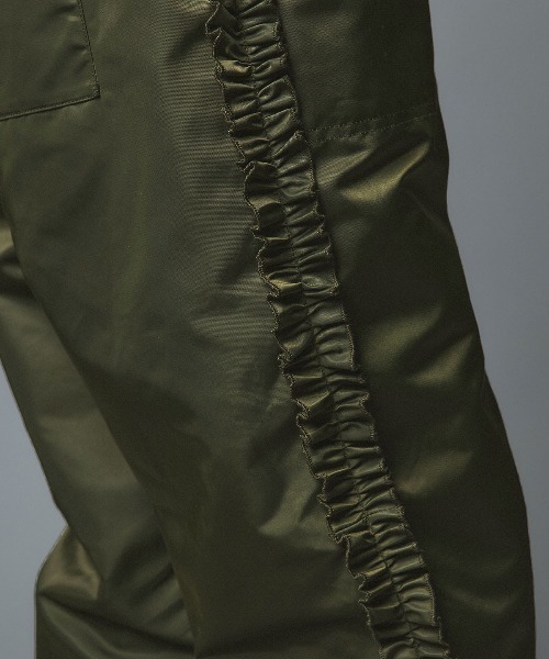 W:Huku(フーク)の「【W:Huku / ナイロンオックス】キルティング フリル パンツ / Nylon Oxford Quilted Frill Pants(その他パンツ・レディース・カーキ/ライトベージュ・FREE)」の12枚目の写真