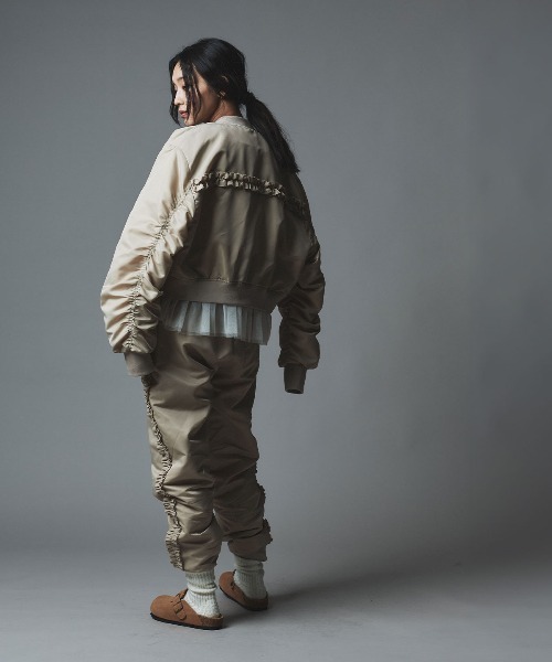 W:Huku(フーク)の「【W:Huku / ナイロンオックス】キルティング フリル パンツ / Nylon Oxford Quilted Frill Pants(その他パンツ・レディース・カーキ/ライトベージュ・FREE)」の16枚目の写真