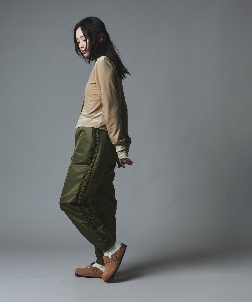 W:Huku(フーク)の「【W:Huku / ナイロンオックス】キルティング フリル パンツ / Nylon Oxford Quilted Frill Pants(その他パンツ・レディース・カーキ/ライトベージュ・FREE)」の21枚目の写真